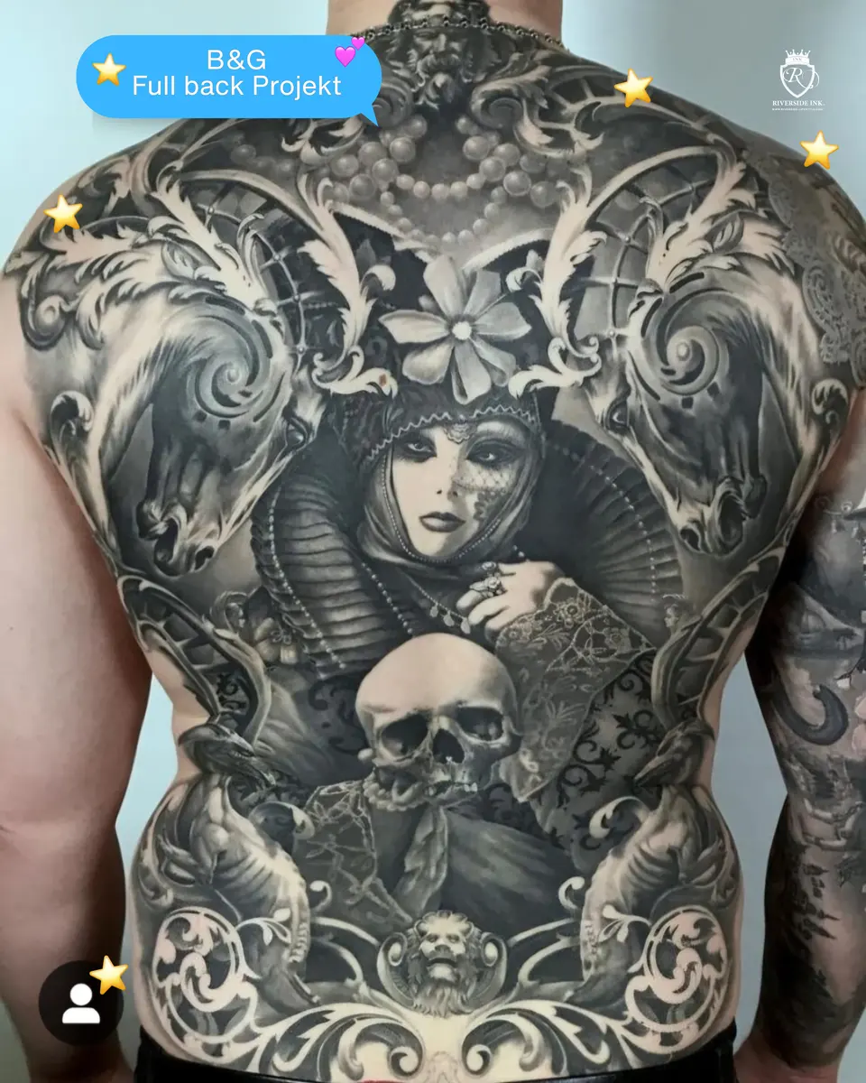 Rücken-Projekt mit Frauenfigur und Totenkopf, Black-and-Grey-Realistic-Tattoo