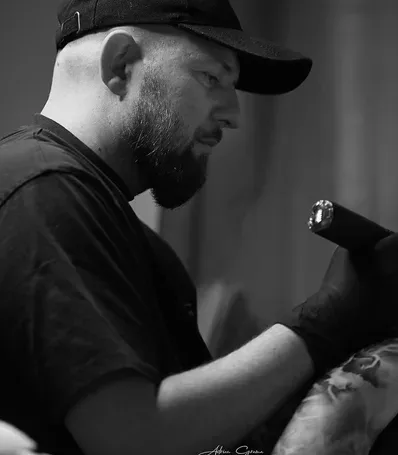 Bela BL, Artist bei Riverside Ink