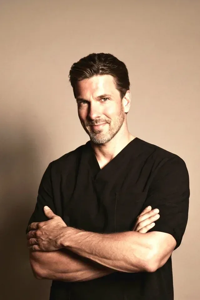 Dr. Engleitner, Arzt bei Riverside Ink